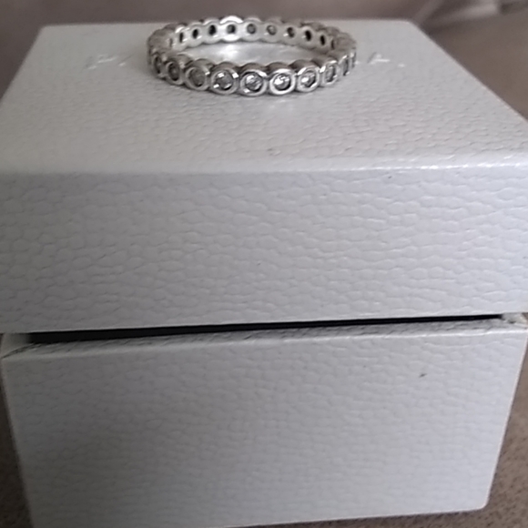 Alluring petite band has sold the Tierra band FS - Picture 2 of 8